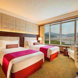 Broadway Twin Room River View